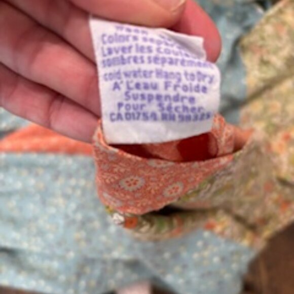 BOGO April Cornell tablecloth - Picture 3 of 3